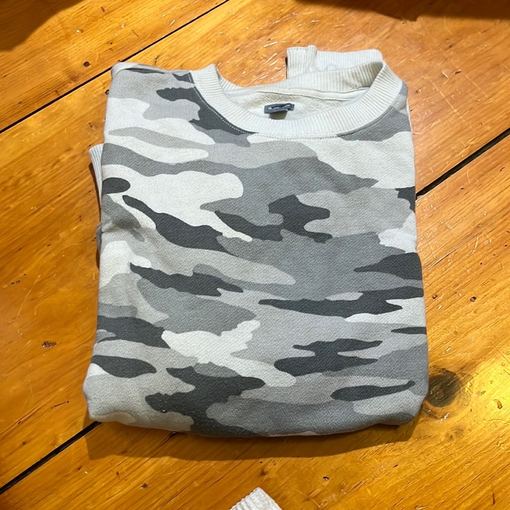 Aerie crewneck camo